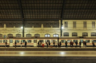 Platform with passengers