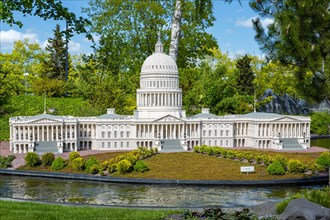 White House made out of lego bricks