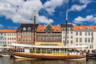 Boat restaurant on Nyhavn Canal