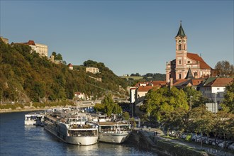 View over the Danube to the Veste Oberhaus and parish church St.Paul