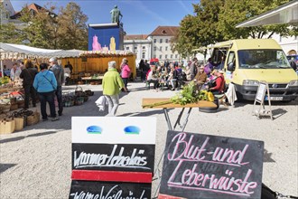 Weekly market on the cathedral square