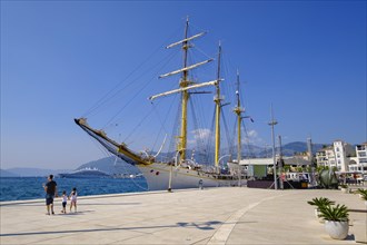 Three-master sailing ship
