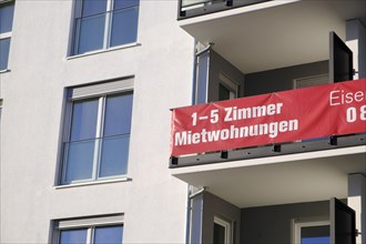Advertising for 1-5 room rental apartments on balcony