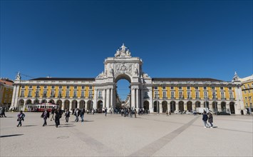 Arco da Vitoria at Praca do Comercio