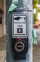 Push button button