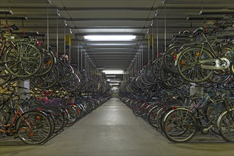 Bicycle parking garage