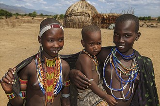 Young women with child from the Erbore tribe