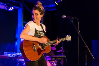 The Swiss singer and songwriter Lina Button live at the Schuur Lucerne