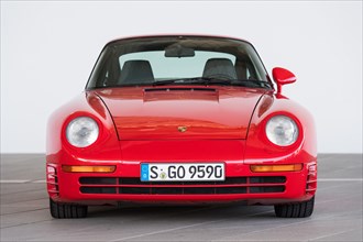 Red Porsche 959 in front of the Porsche Museum