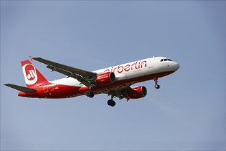 Air Berlin Airbus A321-211 approach to landing at Franz Josef Strauss Airport