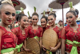 Traditionally dressed dancers in Yogyakarta
