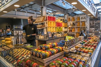 Market stall with Dutch cheese