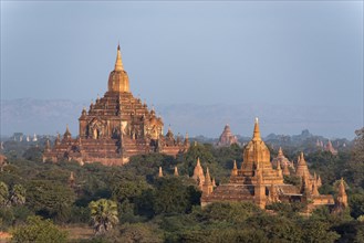 Htilominlo Temple as seen from Pyathada Paya