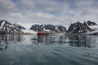 Expedition boat entering the Magdalenefjorden