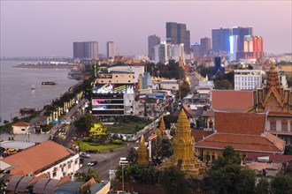 Panoramic view with Wat Ounalom