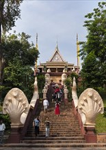 Tourists at the entrance to the temple Wat Phnom