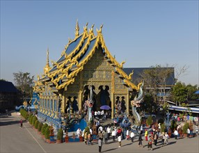 Tourists at the entrance of Wat Rong Seur Ten