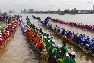 Many rowers in dragon boats at the Bon Om Touk Water Festival on the Tonle Sap River