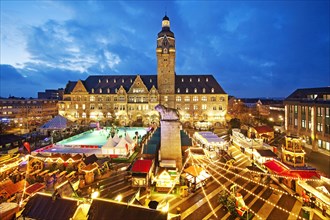 Christmas market on the Theodor-Heuss-Square in front of the town hall