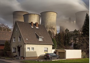 Residence in the Auenheim district in front of the steaming lignite-fired power plant Niederaussem