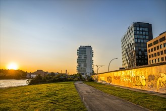 High-rise Living Levels at East Side Gallery and Spree