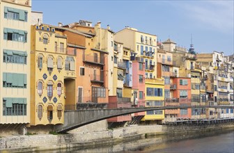 Colorful houses on the Onyar River with Pont de Sant Feliu
