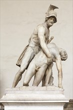 Menelaos holds the body of Patroclus