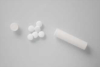 Tablet tube with tablets