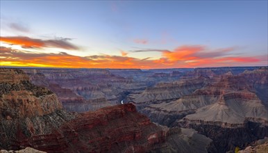 Gorge of the Grand Canyon at sunset