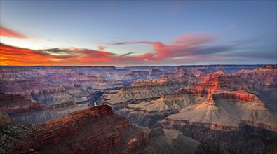 Gorge of the Grand Canyon at sunset