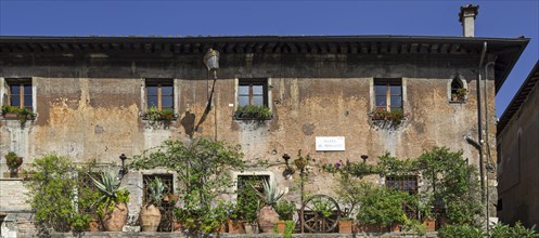 Old house on the Piazza de Mercanti
