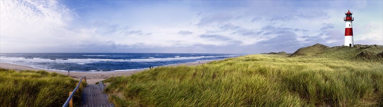 Lighthouse List-Ost with dune grass