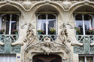 Façade Art Nouveau, Avenue Rapp, Paris
