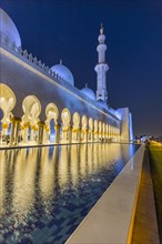 Arcades in the Sheikh Zayed Mosque