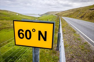 The 60th northern degree of latitude intersects the road A 970 on Mainland