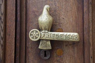 Door handle with lettering