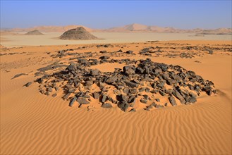 Tumulus burial mound in the sanddunes of Oued In Djerane