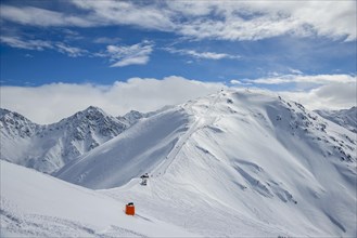 Ski lift in Nauders at the Gueserkopf summit