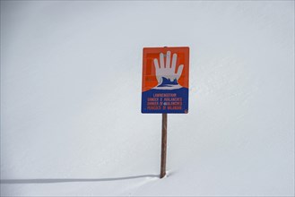 Avalanche warning sign in the snow