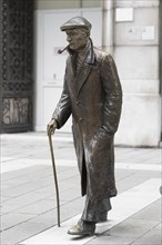 Bronze statue of writer Umberto Saba