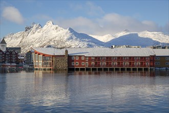 Hotel Scandic Svolvaer in front of snow-covered mountains