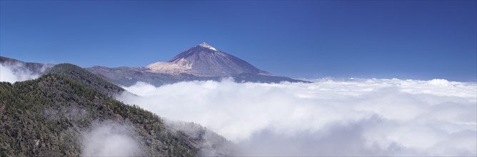 Pico del Teide above a blanket of clouds
