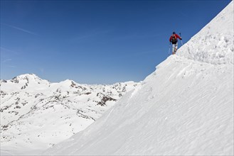 Ski tourers ascending Fineilspitze peak