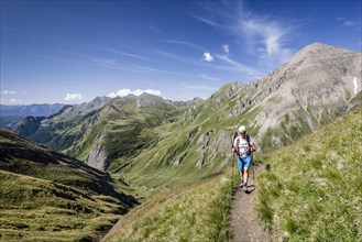Mountaineer climbing the Wurmaulspitze