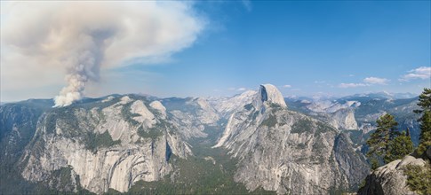 View from Glacier Point to the Yosemite Valley