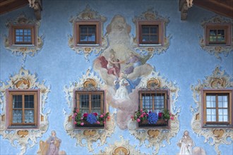 Tyrolean farmhouse with Luftlmalerei