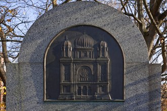 Memorial to synagogue destroyed by Nazis