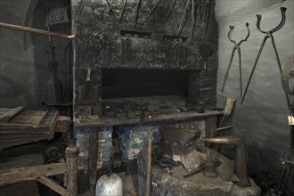 Former forge with forging tools