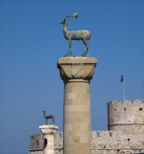 Columns with a stag and a doe