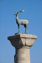 Column with deer